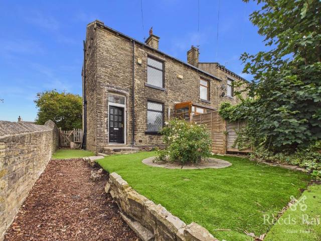 House for sale in Lower Wyke, West Yorkshire