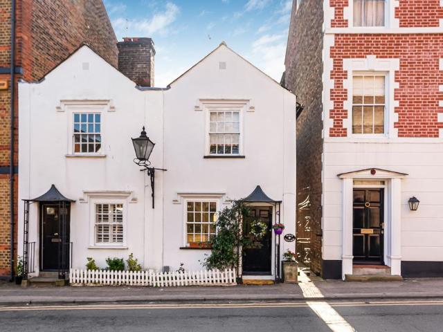 House for sale in Ashlyns Estate, Pouchen End