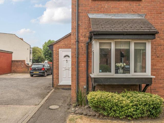 House for sale in London Borough of Merton, Mitcham