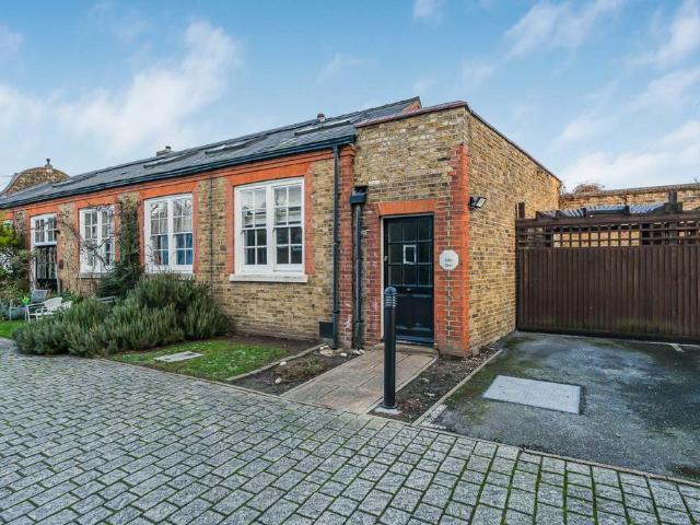 House for sale in Clapham, Greater London