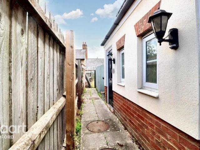 House for sale in Harrold, Bedford
