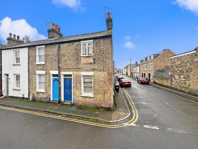 Flat for sale in Arbury, Cambridgeshire