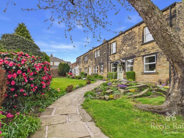 House for sale in Churwell, West Yorkshire