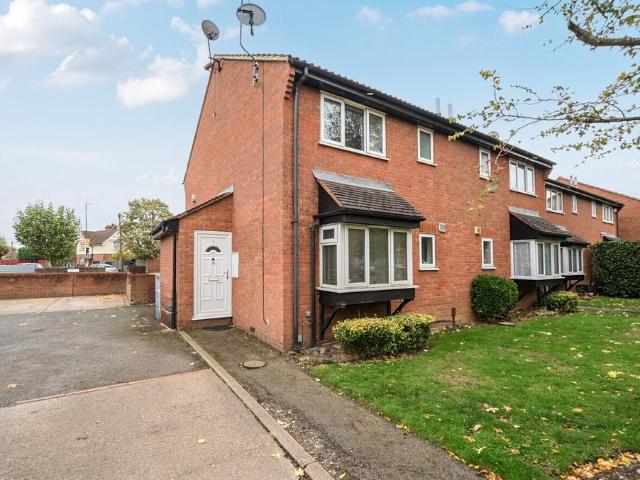 House for sale in London Borough of Merton, Mitcham