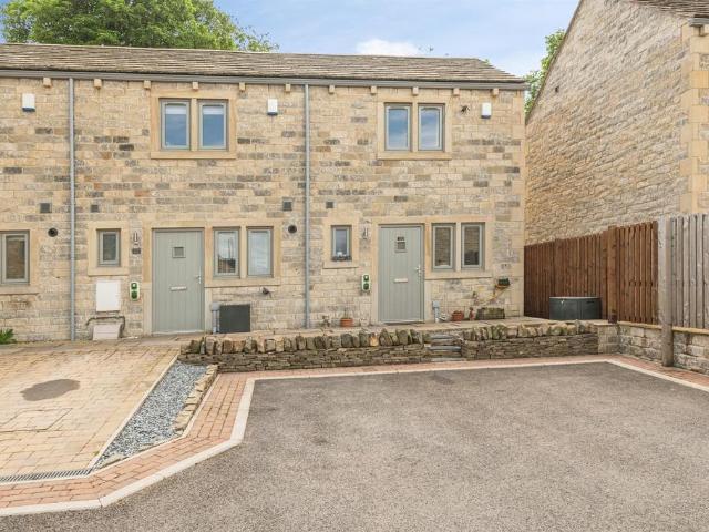House for sale in Shelley, Shepley