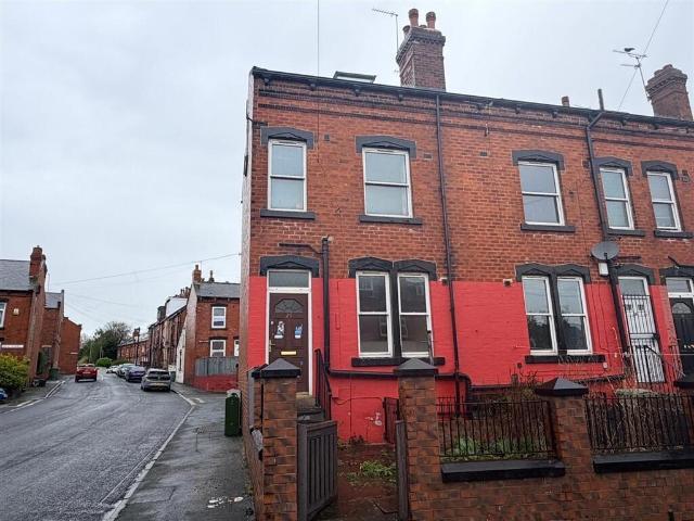 House for sale in Armley, West Yorkshire