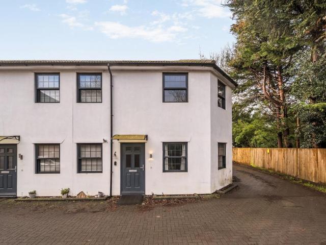 House for sale in Ickenham, Greater London