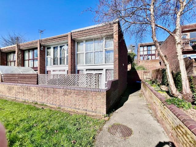 House for sale in Fenny Stratford, Milton Keynes