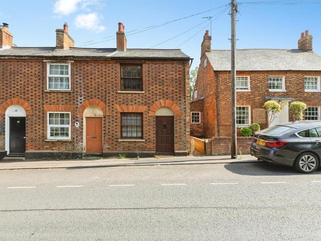 House for sale in Aspley Guise, Bedfordshire