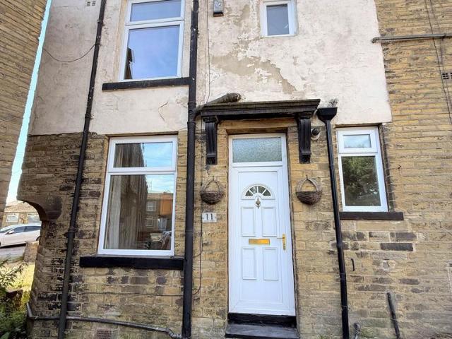 House for sale in Queensbury, West Yorkshire