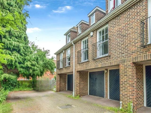 House for sale in Oad Street, Kent