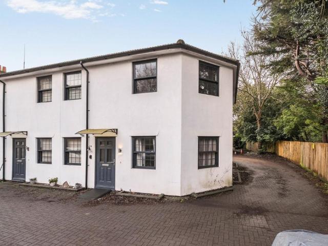 House for sale in Ickenham, Greater London