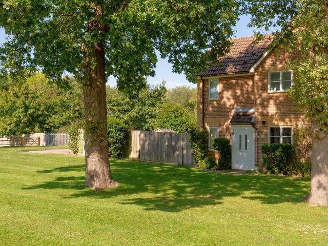 House for sale in Burstow, Hillview