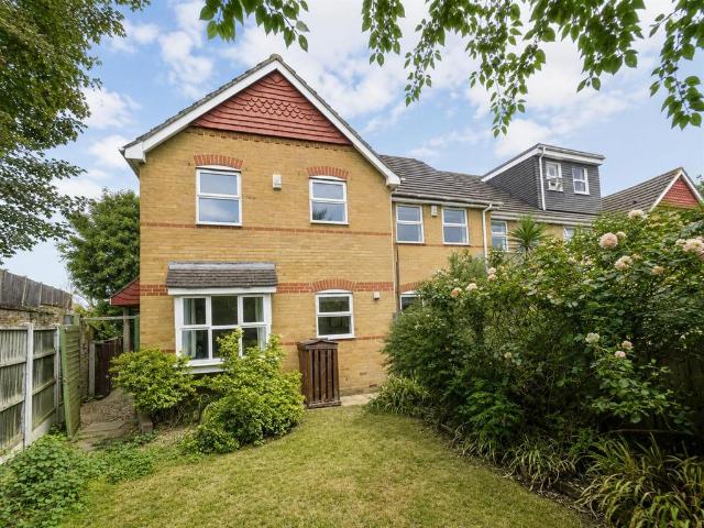 House for sale in London Borough of Hounslow, Greater London