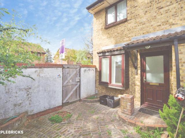 House for sale in Goodmayes, Greater London