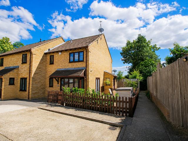 House for sale in Batchworth, Hertfordshire
