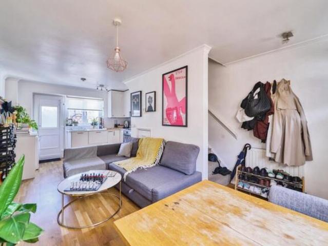 Cottage for sale in Cat Hill