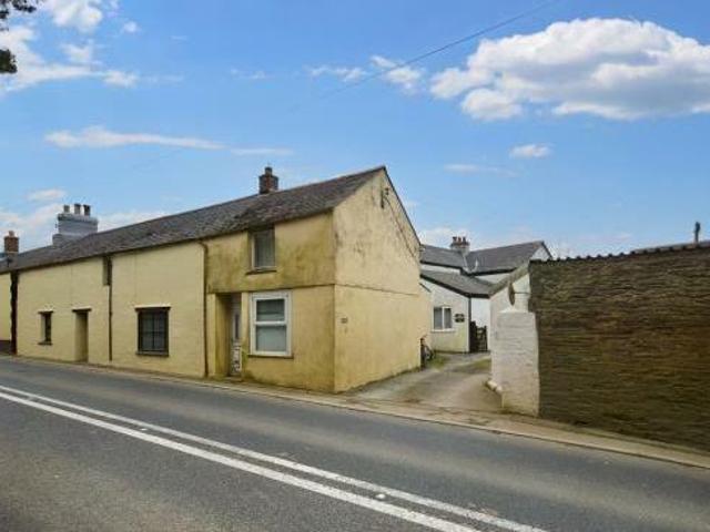 House for sale in Lamellion, Cornwall