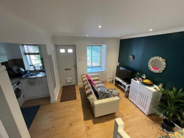 Cottage for sale in Spring Park, Luton
