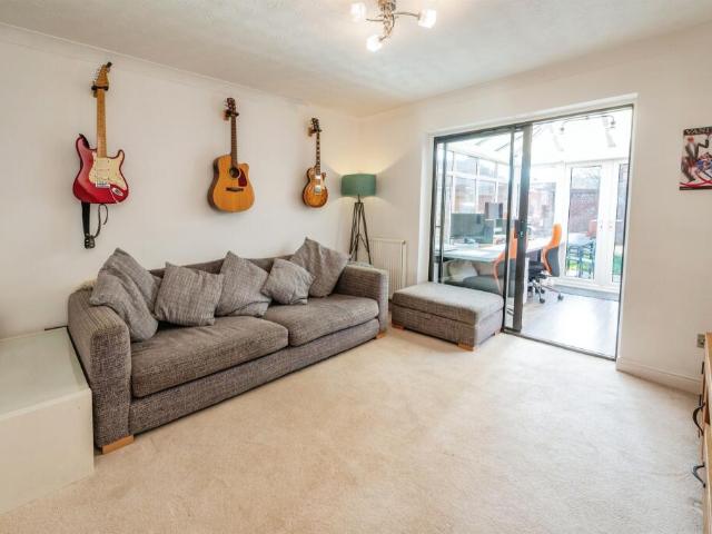 Cottage for sale in Worcester
