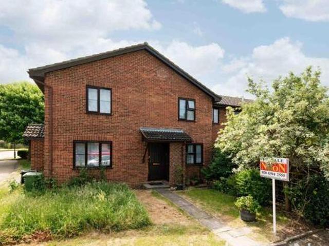 House for sale in Chessington