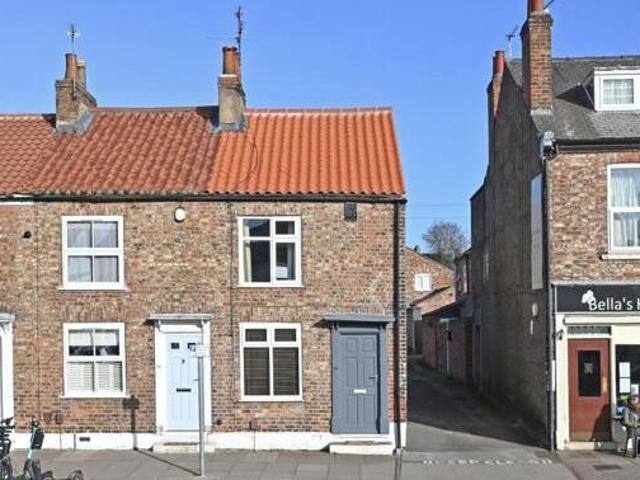 House for sale in High Field, York