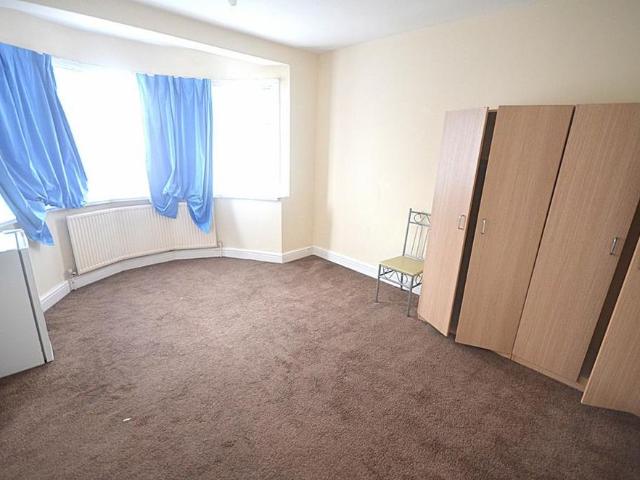 House for rent in Loxford, Greater London