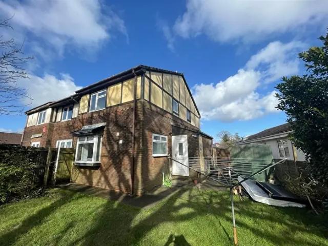 Apartment for rent in Llandybie, Capel Hendre
