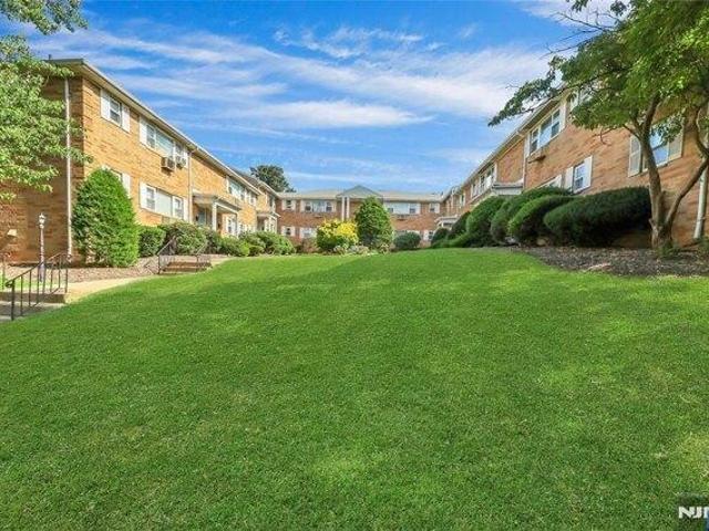 Condo for sale in Fair Lawn, New Jersey