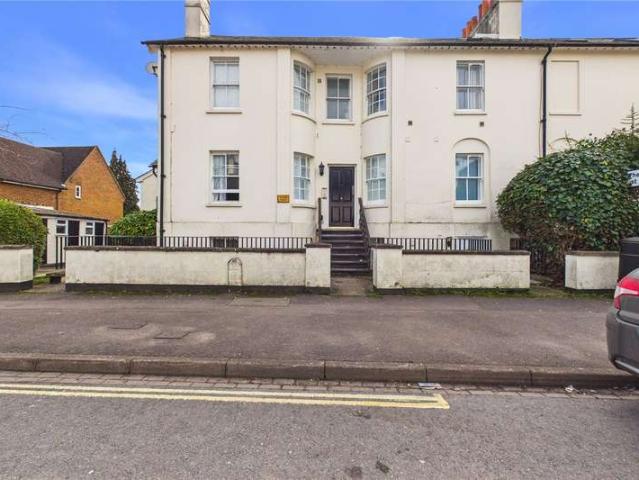 Flat for sale in Theale, West Berkshire