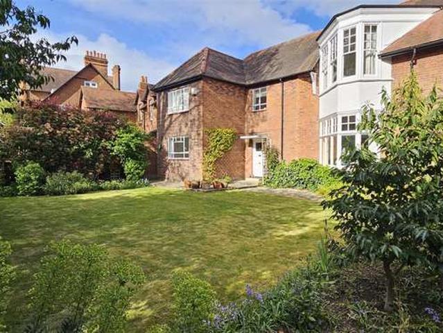Flat for sale in London Borough of Ealing, Greater London
