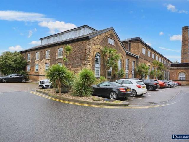 Flat for sale in Ardleigh Green, Greater London