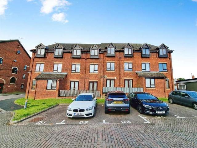 Flat for sale in Rushden