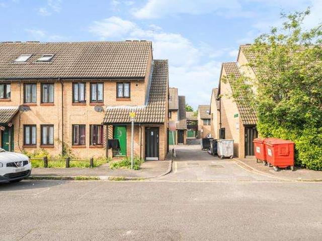 Flat for sale in Slough