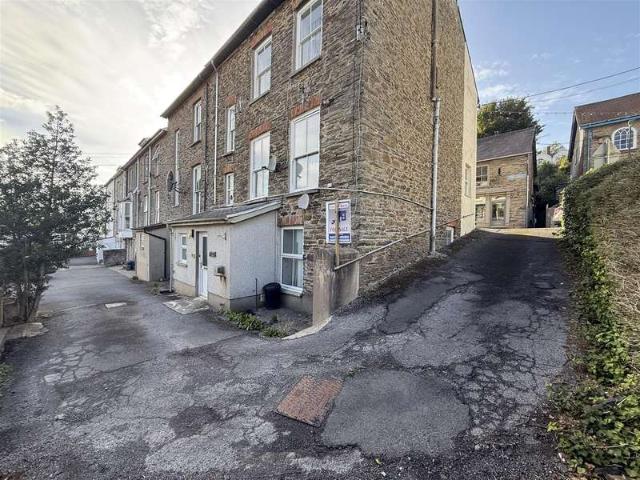 Flat for sale in Llandysul, Wales