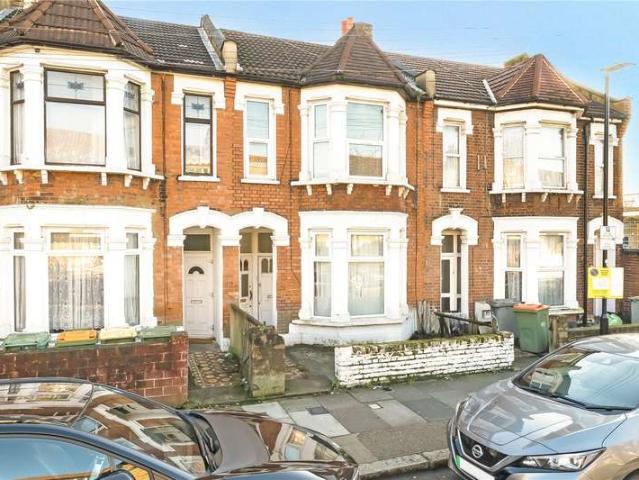 Flat for sale in Plashet, Greater London