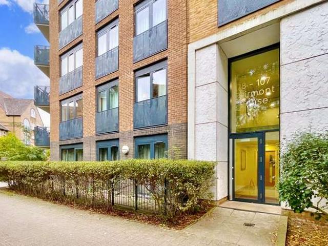 Flat for sale in Rotherhithe, Greater London