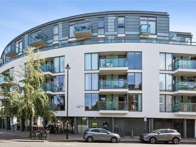 Flat for sale in Angel, Greater London