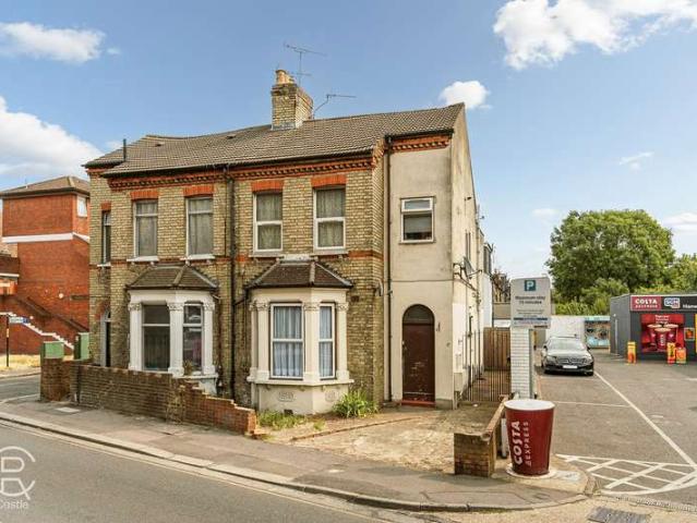 Flat for sale in London Borough of Ealing, Hanwell