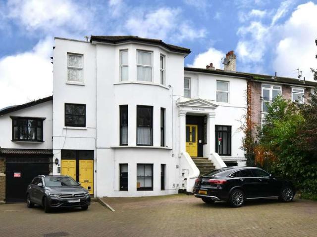 Flat for sale in London Borough of Lewisham, Greater London