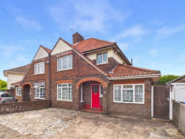 Flat for sale in Worthing, West Sussex
