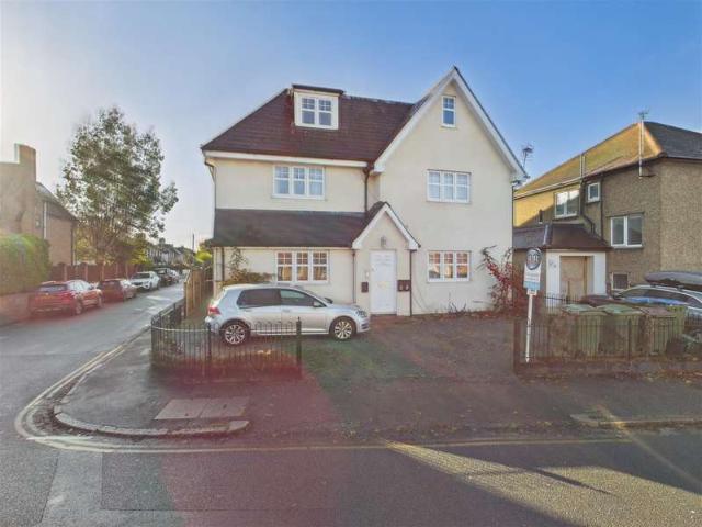 Flat for sale in Hersham, Elmbridge