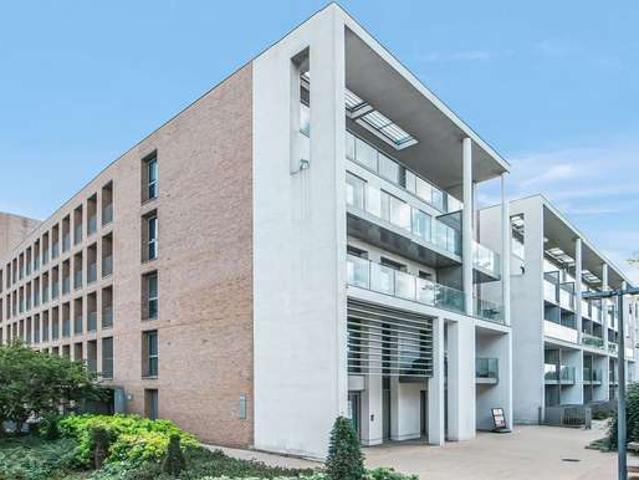 Flat for sale in Waterside Park, Silvertown