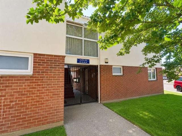 Flat for sale in Slough
