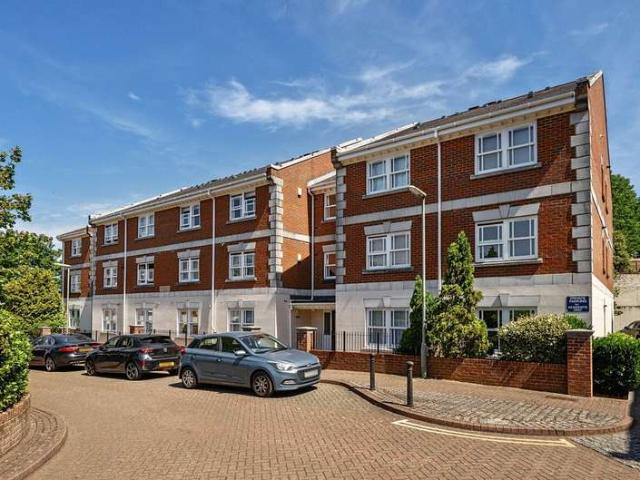 Flat for sale in Charlotteville, Westborough