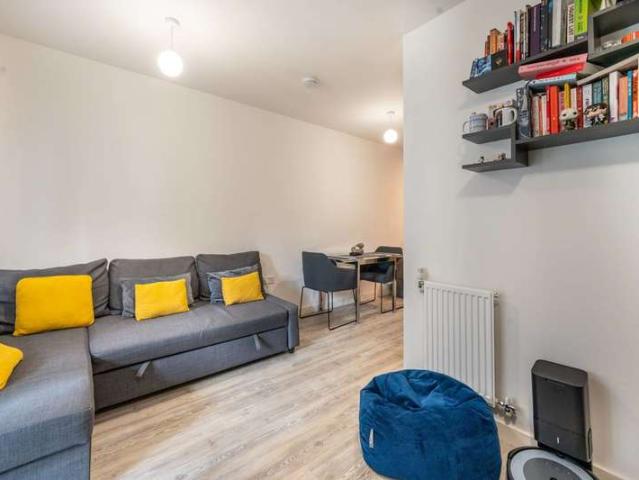 Flat for sale in Upton Park, Upton Park
