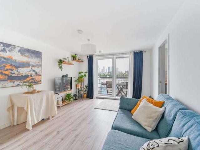 Flat for sale in Deptford, Greenwich Town Centre