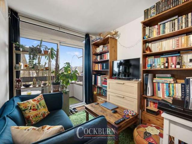 Flat for sale in Mottingham, Greater London