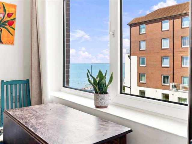 Flat for sale in Westcliff-on-Sea, Southend-on-Sea