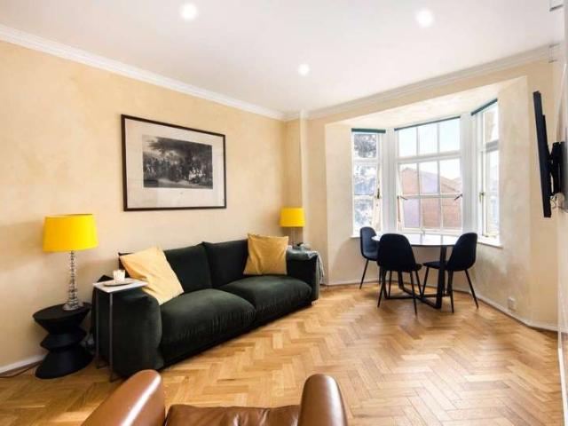 Flat for sale in Bethnal Green, Greater London